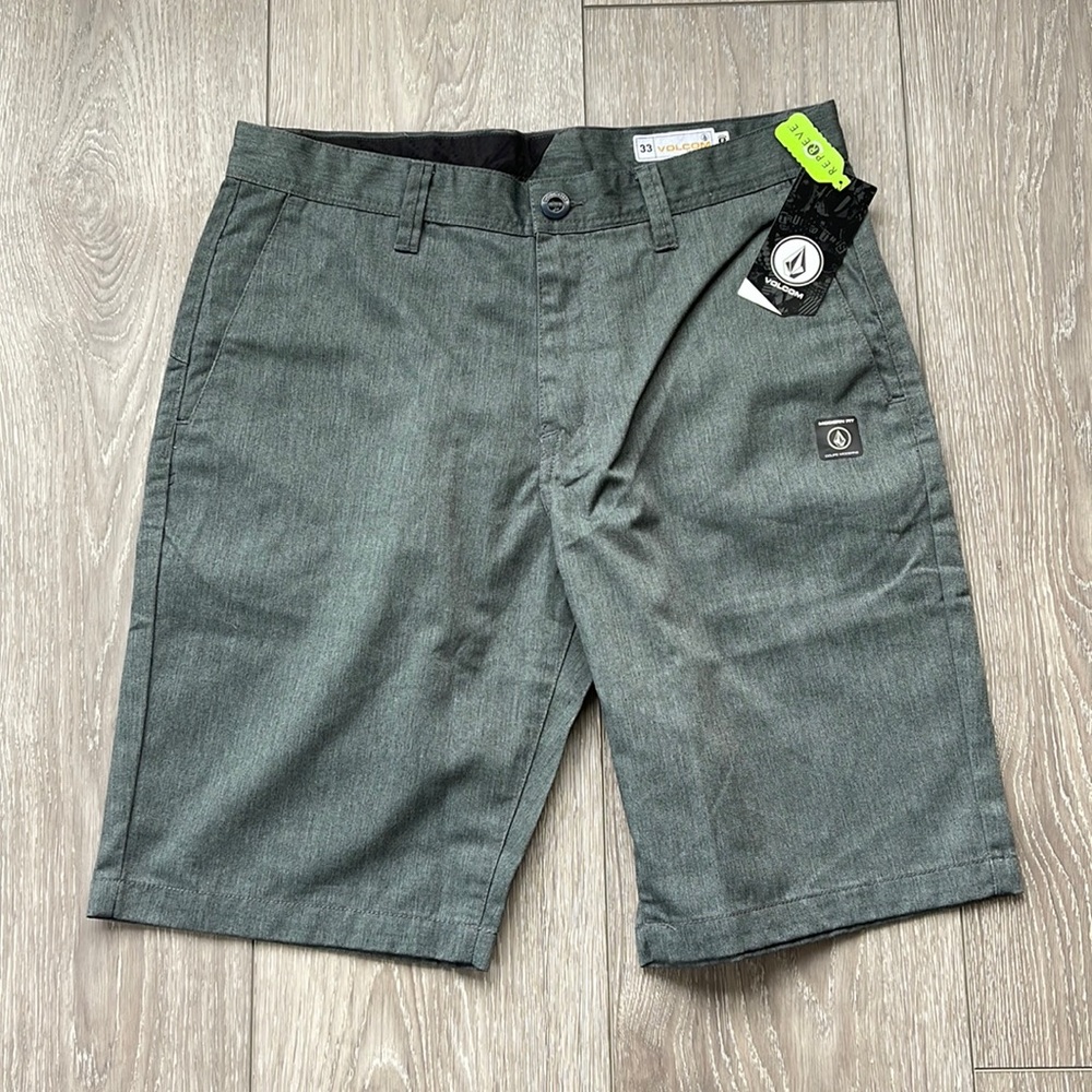 VOLCOM Modern Frickin II Chino Shorts, Size 33 NWT